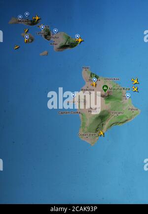 Tráfico aéreo sobre las islas Maui y Hawaii, (05 de agosto de 2020, UTC 18.44) en Internet con el sitio de Flightrdar 24, durante el período de la pandemia del Coronavirus