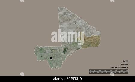 Forma desaturada de Malí con su capital, principal división regional y la zona separada de Gao. Etiquetas. Imágenes por satélite. Renderizado en 3D Foto de stock
