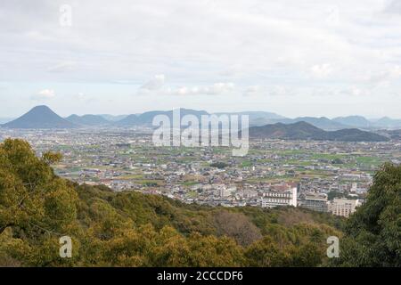 Kagawa, Japón - hermosa vista panorámica desde el Santuario de Kotohiragu (Santuario de Konpira) en Kotohira, Kagawa, Japón. Foto de stock