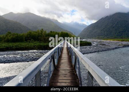 Deception Bridge a lo largo de la autopista Great Alpine Highway cerca de Arthurs Pass, Nueva Zelanda Foto de stock
