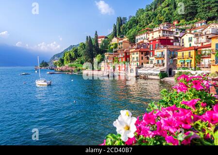 Varenna, Lago como - vacaciones en Italia vista del lago más hermoso de Italia, Lago di como. Foto de stock