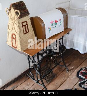 Antigua máquina de coser Singer manual Fotografía de stock - Alamy