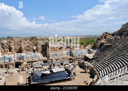 Lado antiguo teatro romano en preparación para el festival anual. El teatro data del siglo II. Lado Turquía Foto de stock