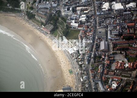 Foto aérea de Scarborough mostrando la playa y parte de la ciudad