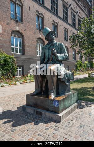 Estatua de Hans Christian Anderson en Copenhague Foto de stock