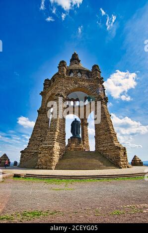 Monumento Kaiser Wilhelm en Porta Westfalica Renania del Norte-Westfalia Foto de stock