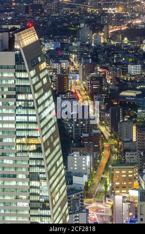 Vista aérea de la noche de Nagoya en Japón.