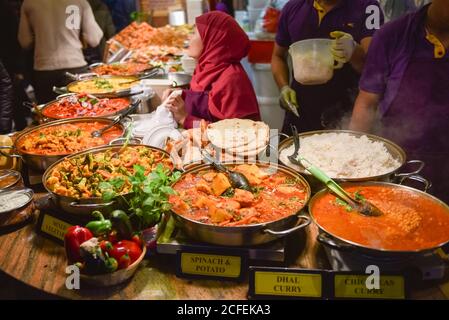 Personas en el Buffet Chino, Chinatown, el Soho, Londres, Inglaterra, Reino  Unido Fotografía de stock - Alamy