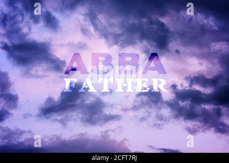 Adoración y alabanza cristiana. Cielo nublado con texto: ABBA PADRE  Fotografía de stock - Alamy