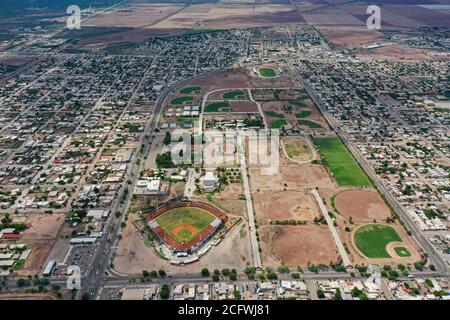 Estadio de béisbol Navojoa Mayas. Vista aérea, fotografía aérea del estadio de béisbol de los Mayas de la Liga Mexicana del Pacífico. LMP. Panorámica del estadio de béisbol. Complejo deportivo Valle del Mayo campos de fútbol y béisbol © (Foto de Luis Gutiérrez / NortePhoto.com). Estadio de béisbol de los Mayas de Navojoa. Vista aérea, fotografía aérea del estadio de los mayas de la Liga Mexicana del Pacífico. LMP . Panorámico de estadio de Beisbol. valle del Mayo.Compeljo deportivo campos de fútbol y beisbol © (Foto de Luis Gutiérrez/NortePhoto.com). Foto de stock