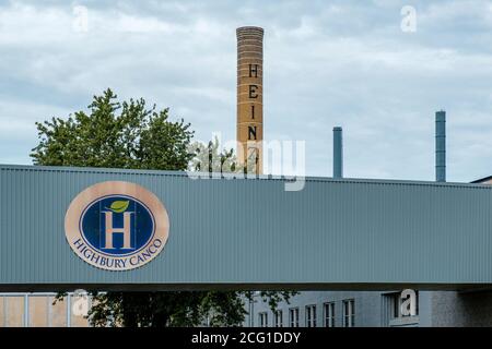 La antigua planta de procesamiento de alimentos H. J. Heinz Smokestack, ahora propiedad de Highbury Canco en Leamington, Ontario, Canadá Foto de stock