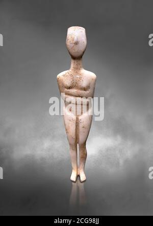 Estatuilla femenina : Cícladas tipo canónico, variedad Kapsala. Período Cícladas temprano II, (2800-2300 AC), ' Museo de Arte Cícladas Atenas. Gris Foto de stock