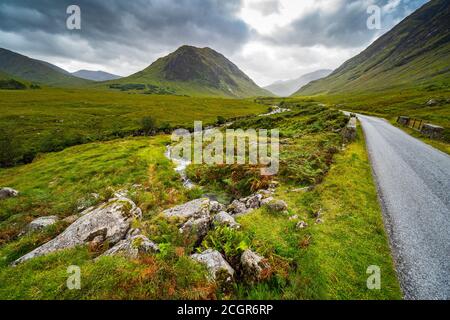 Vista de Glen Etive, región de las tierras altas, Escocia, Reino Unido Foto de stock