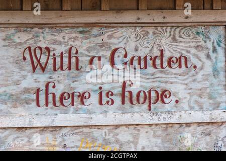Signo de esperanza en el jardín Rose Emporium Gardens cerca de Brenham, Texas. Foto de stock