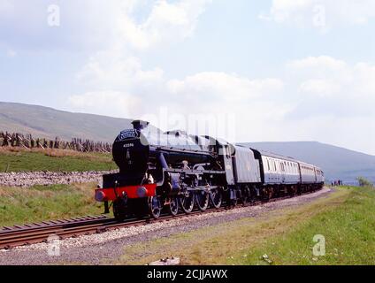 Jubillee clase no 45596 Bahamas en Dent, Cumbria, se establecen en el ferrocarril de Carlisle, Inglaterra