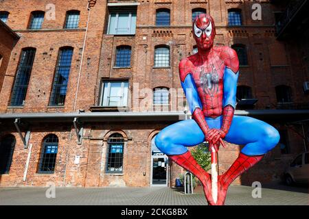 GEEK ART - Bodypainting and Transformaking: Spider-Man fotocomunicación con Patrick Kiel en el Hefehof. Hameln, 15.09.2020 - un proyecto del fotógrafo Tschiponnique Skupin y los culturistas y transformadores Enrico Lein | uso en todo el mundo