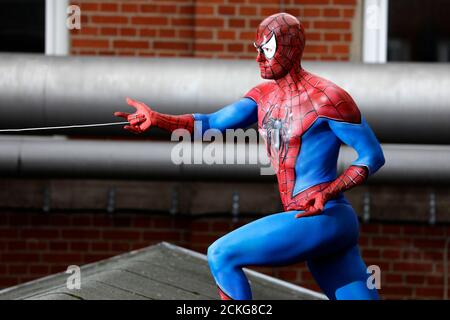 GEEK ART - Bodypainting and Transformaking: Spider-Man fotocomunicación con Patrick Kiel en el Hefehof. Hameln, 15.09.2020 - un proyecto del fotógrafo Tschiponnique Skupin y los culturistas y transformadores Enrico Lein | uso en todo el mundo