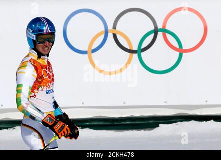Germany's Felix Neureuther reacts after the second run of the men's alpine skiing giant slalom event at the 2014 Sochi Winter Olympics at the Rosa Khutor Alpine Center February 19, 2014. REUTERS/Stefano Rellandini (RUSSIA  - Tags: SPORT SKIING OLYMPICS)