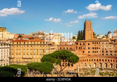 Foro Romanum vista desde el Monte Capitolino en Italia, Roma. Viajar por el mundo Foto de stock