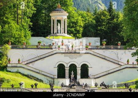 Escaleras al Templo de Venus, el Palacio Linderhof, la Tierra de Werdenfelser, los Alpes bávaros, Alta Baviera, Alemania, Europa Foto de stock