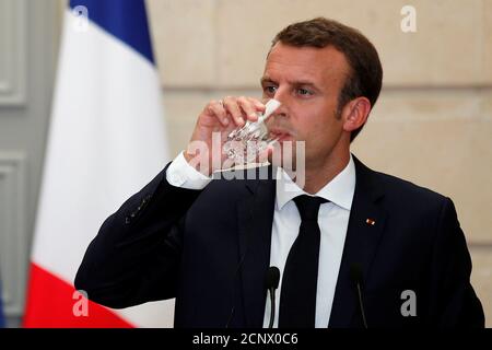 El Presidente Frances Emmanuel Macron Bebe Durante La Apertura De Una Serie De Reuniones De Consulta Ciudadana Sobre Europa En Epinal Francia El 17 De Abril De 18 Frederick Florin Pool Via Reuters