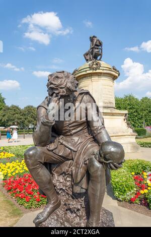 Estatua de la aldea de William Shakespeare, el monumento conmemorativo de Gower, los jardines de Bancroft, Stratford-upon-Avon, Warwickshire, Inglaterra, Reino Unido Foto de stock