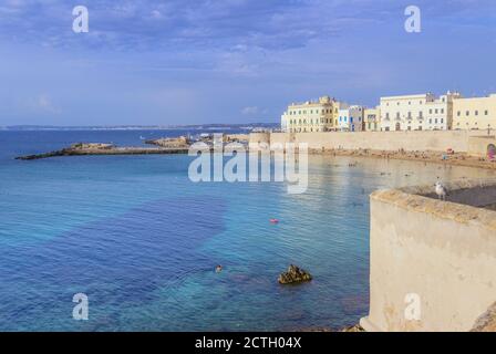 Playa Puritate en Salento, Apulia (ITALIA). Es la playa del centro histórico de Gallipoli.