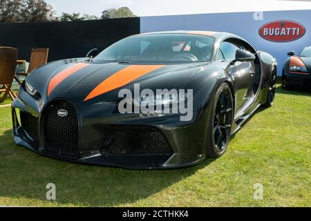 Bugatti muestra incluyendo el Bugatti Chiron 304.77 MPH en el Salón Prive 2020 Palacio de Blenheim
