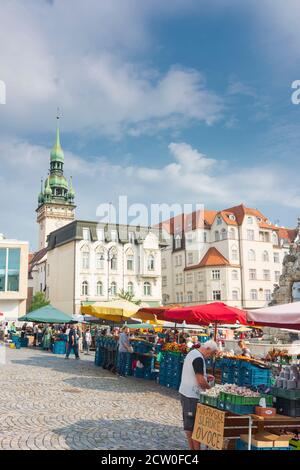 Brno (Brünn): Mercado de verduras, Torre del Ayuntamiento Viejo en el casco antiguo, Jihomoravsky, Südmähren, Moravia del Sur, checo Foto de stock