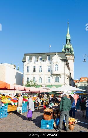 Brno (Brünn): Mercado de verduras, Torre del Ayuntamiento Viejo en el casco antiguo, Jihomoravsky, Südmähren, Moravia del Sur, checo Foto de stock