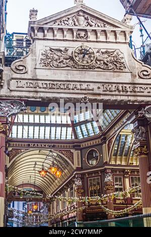 Ciudad de Londres. La entrada norte al mercado de Leadenhall.