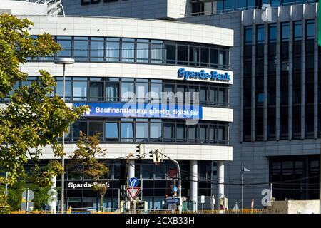 Stuttgart, Alemania 2020: Sucursal del Sparda-Bank. Sparda-Bank es un banco cooperativo alemán que tradicionalmente se centra en la banca privada. Foto de stock
