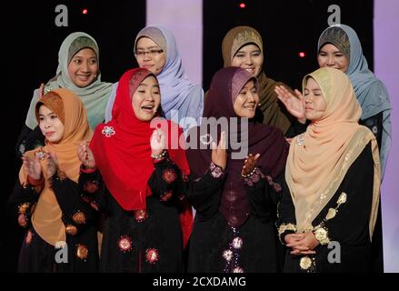 Amie Sofia Ahmad (front R) closes her eyes upon winning Malaysiau0027s 