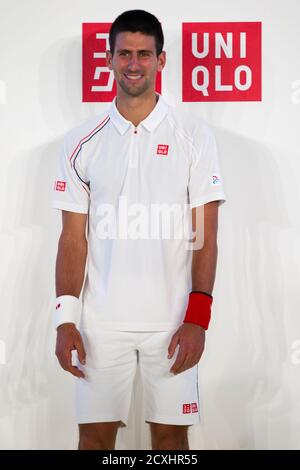 El tenista Novak Djokovic de Serbia plantea mientras asiste a la  presentación de su nuevo acuerdo de patrocinio con la cadena de moda  presupuesto Uniqlo en París el 23 de mayo de