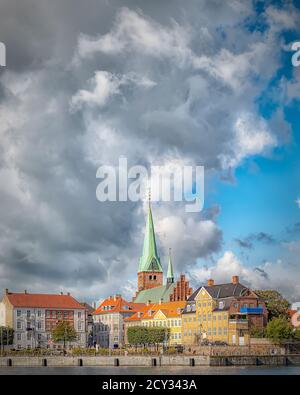 HELSINGOR, DINAMARCA - 05 DE SEPTIEMBRE de 2020: La hermosa ciudad danesa de Helsingor Foto de stock
