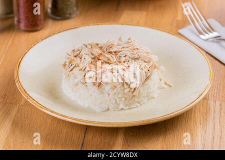 La comida callejera turca el pollo con arroz con garbanzos. / Tavuk pilav  comida tradicional Fotografía de stock - Alamy