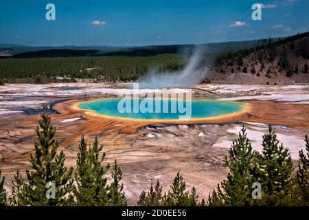 Fuente termal Grand Prismatic, Midway Geyser Basin, Parque Nacional Yellowstone, Wyoming, Estados Unidos