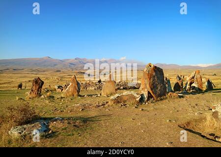 El Círculo Central de Carahunge, también llamado Stonehenge armenio, un sitio arqueológico prehistórico en la provincia de Syunik de Armenia