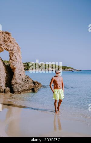 Playa tropical de la playa de Voulisma, Istron, Creta, Grecia Foto de stock