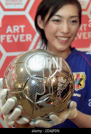 El balón de Fevernova Adidas, balón oficial de la Copa Mundial de la Corea/Japón 2002 Fotografía de stock -