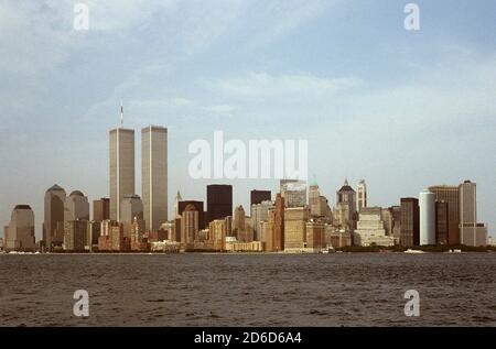 03.09.2020, Nueva York, Nueva York, EE.UU. - el horizonte de Manhattan con las torres gemelas del World Trade Center. 0AD940625D004CAROEX..JPG [MODELO RE Foto de stock