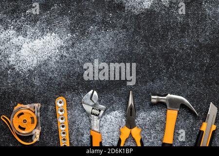 Conjunto de herramientas de bricolaje con espacio para el texto Fotografía  de stock - Alamy