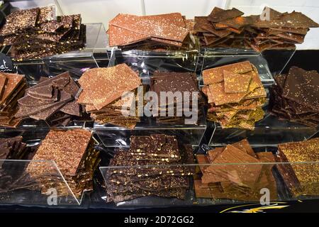 Chocolate en venta en el Chocolate Show, en Olympia en Kensington, Londres. Foto fecha: Viernes 13 de octubre de 2017. El crédito de la foto debe decir: Matt Crossick/ EMPICS Entertainment. Foto de stock