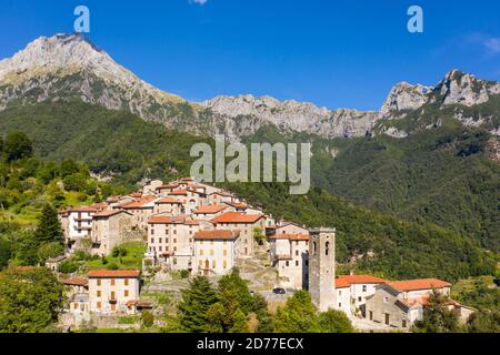 Los Alpes Apuanos (Alpi Apuane) con las famosas canteras de mármol