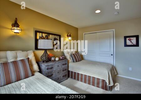 Dormitorio, casas del pueblo casa modelo, Arvada, Colorado,   Fotografía de stock - Alamy