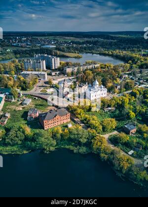 Monasterio de San Sergius en el estanque de Bethany en Sergiyev Posad, Rusia