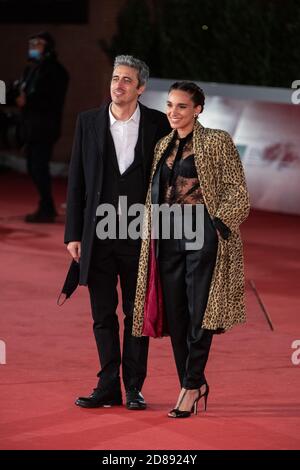 Roma, 15 de octubre de 2020, PIF (nombre real Pierfranciesco Diliberto) con su esposa Giulia Innocenzi attendson la alfombra roja de Roma Festival de Cine 2020