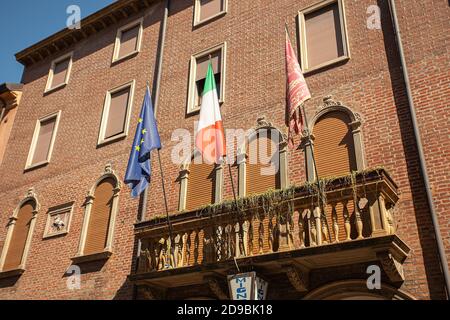 PADOVA, ITALIA 17 DE JULIO de 2020: Bandera en la construcción institucional en Padua, Italia Foto de stock