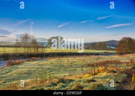 Primeros inviernos escena de la mañana en Dalrymple cerca de Ayr en Ayrshire, Escocia. Foto de stock