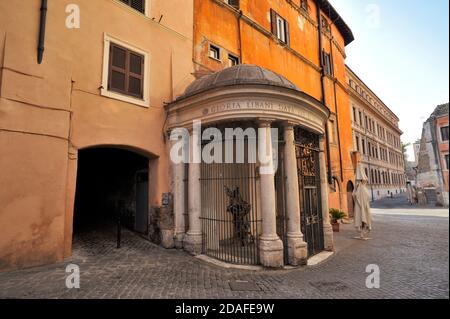 Tempietto del Carmelo, Piazza Costaguti, Jewish Ghetto, Roma, Italia Foto de stock